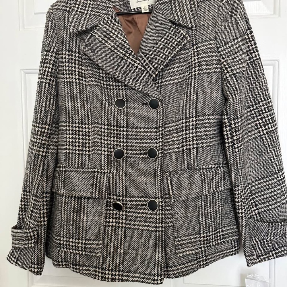Stylish Black and White Plaid Women's Coat